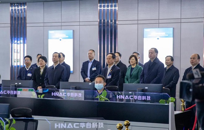 湖南省委书记许达哲一行考察开云kaiyun(中国)科技2.jpg 湖南省委书记许达哲一行考察开云kaiyun(中国)科技2.jpg